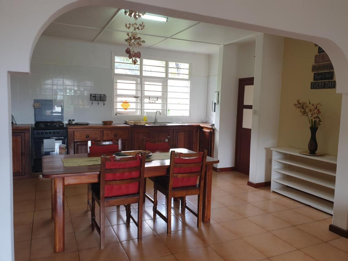 La Maison Hibiscus Self Catering Accommodation Beau Vallon Kültér fotó